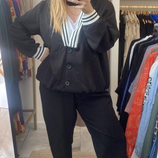 •Σετ plus size με ζακετα και παντελόνι ελληνικής ραφής με νούμερα 
•Στα 65,00€