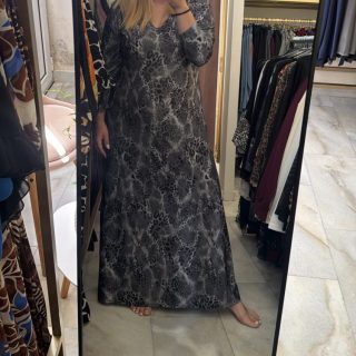 • θεϊκό μακρύ φόρεμα plus size νούμερα από small έως extra large σε τρεις αποχρώσεις γκρι καφέ και Χακί
• μόνο στα 23,90 €